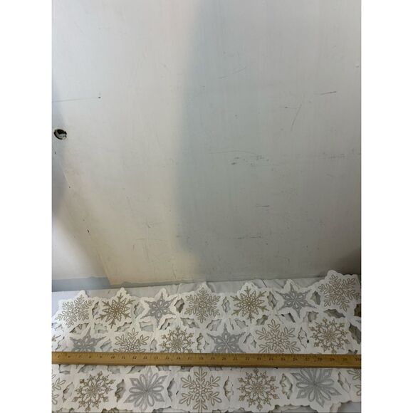 Snowflake table runner white gold silver 12x24x2 nwot‎ - Picture 5 of 7